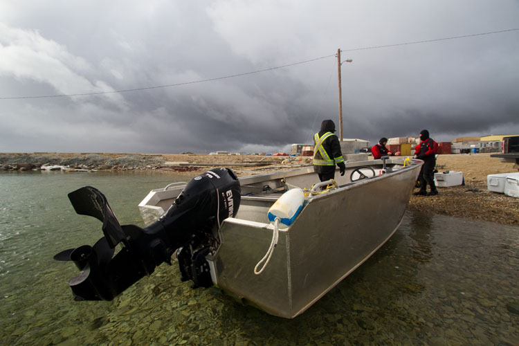 Bateau de plongeurs sans nom