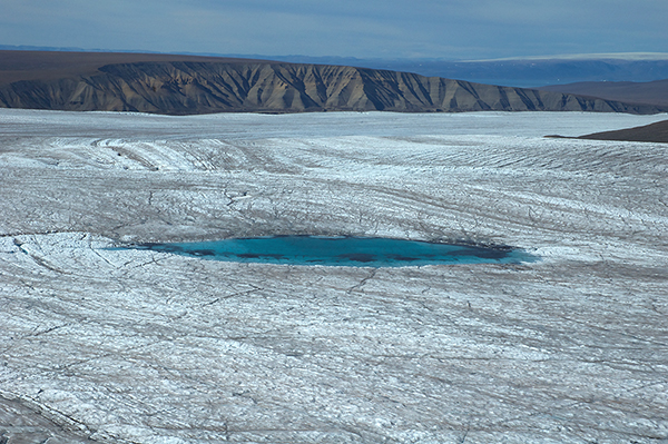 Lac d'eau de fonte glaciaire